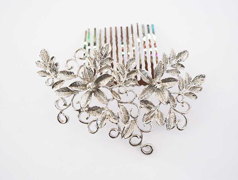 Peineta plateada de metal