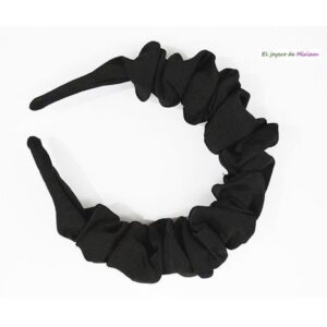 Diadema negra fruncida