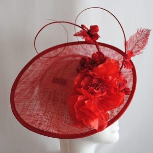 Tocado rojo de fiesta