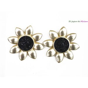 Pendientes negros y dorados
