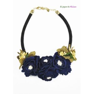 Collar corto flores azules