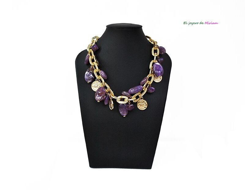 Collar corto dorado y morado