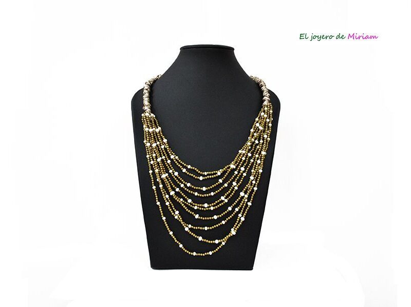 Collar dorado cuentas