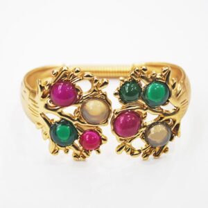 Pulsera dorada brazalete