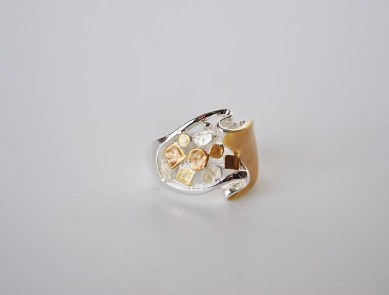 Anillo elástico mostaza y plateado