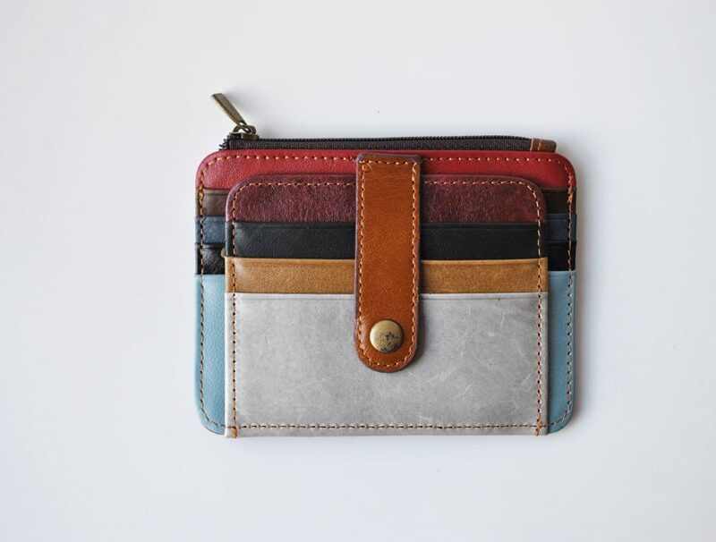 Tarjetero de piel y cremallera