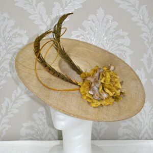 Tocado plato dorado y mostaza