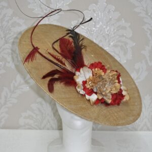 Tocado plato dorado y granate