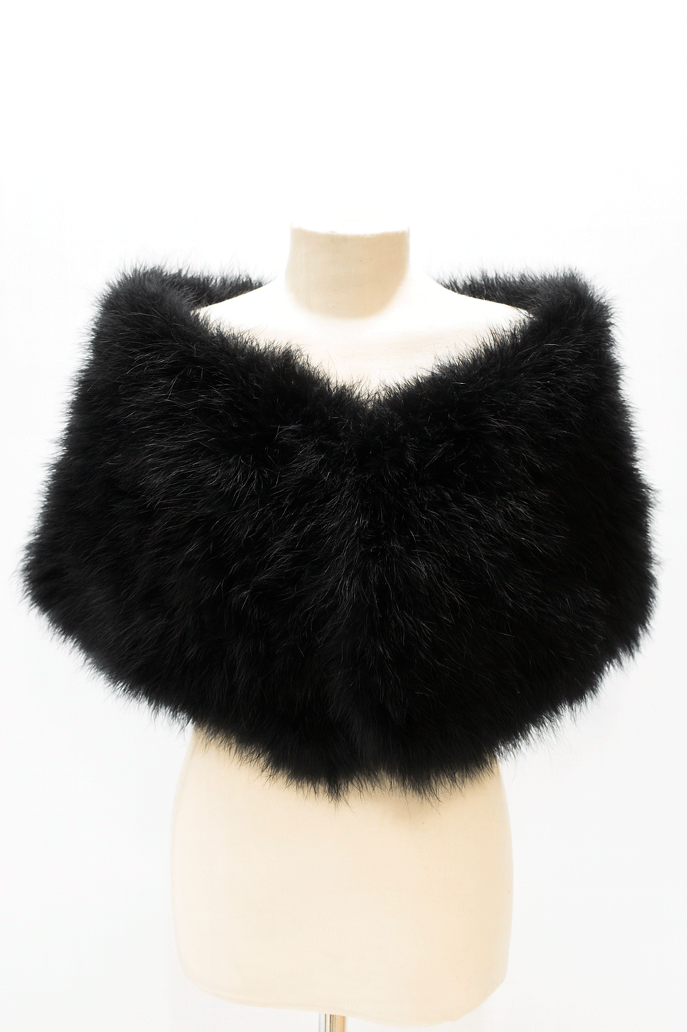 Estola negra de fiesta