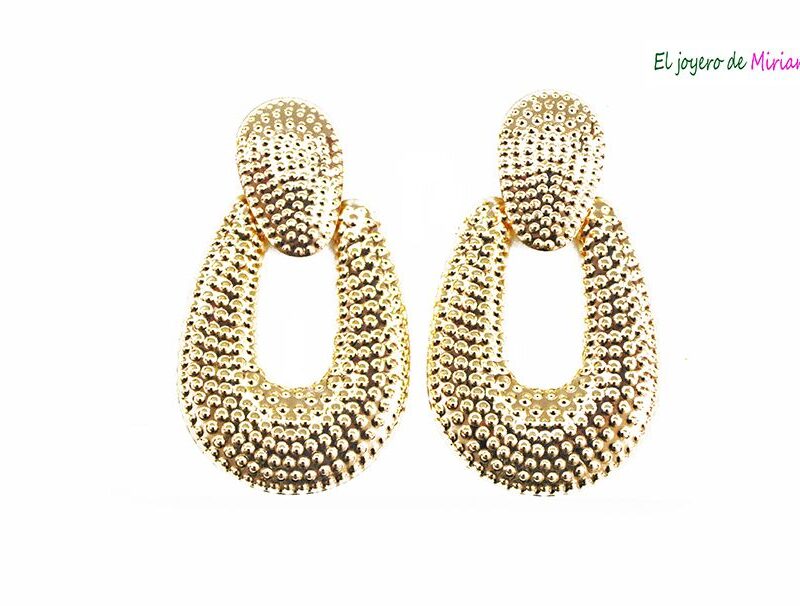 Pendientes dorados metal