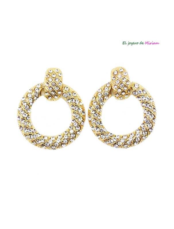 Pendientes dorados brillantes