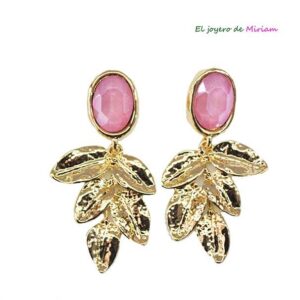 Pendientes dorados y rosas