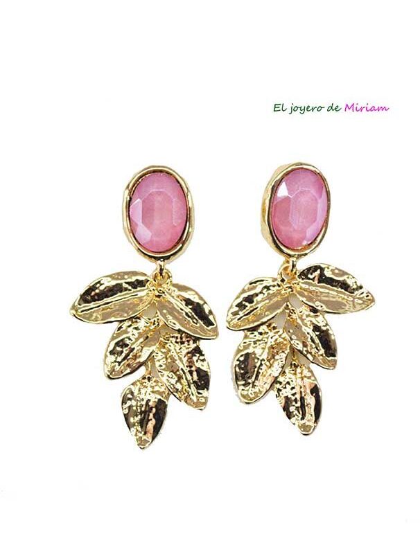 Pendientes dorados y rosas
