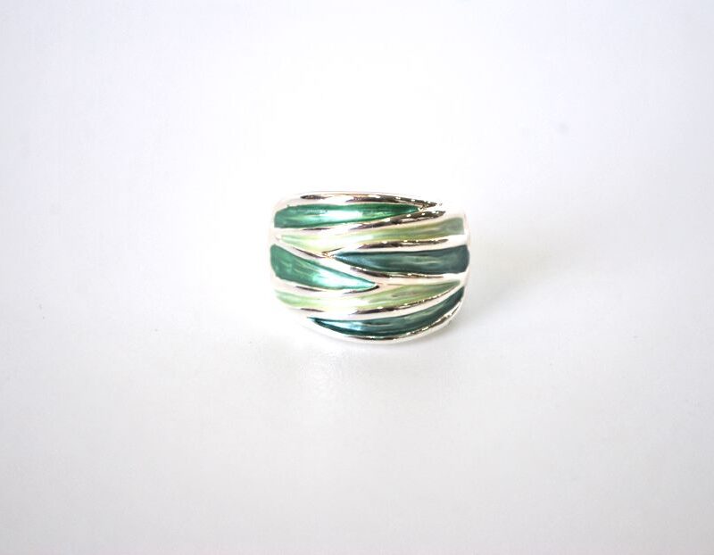Anillo verde y plateado