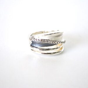 Anillo plateado elástico