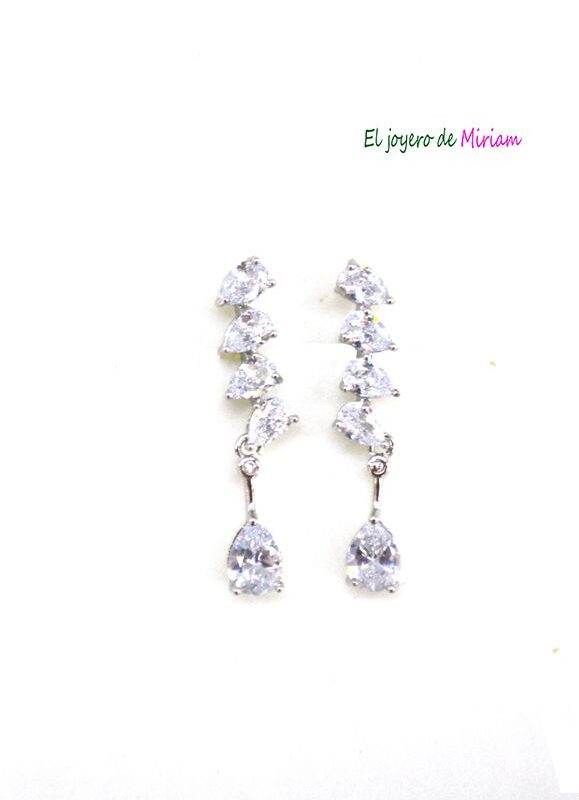 Pendientes blancos de cristal