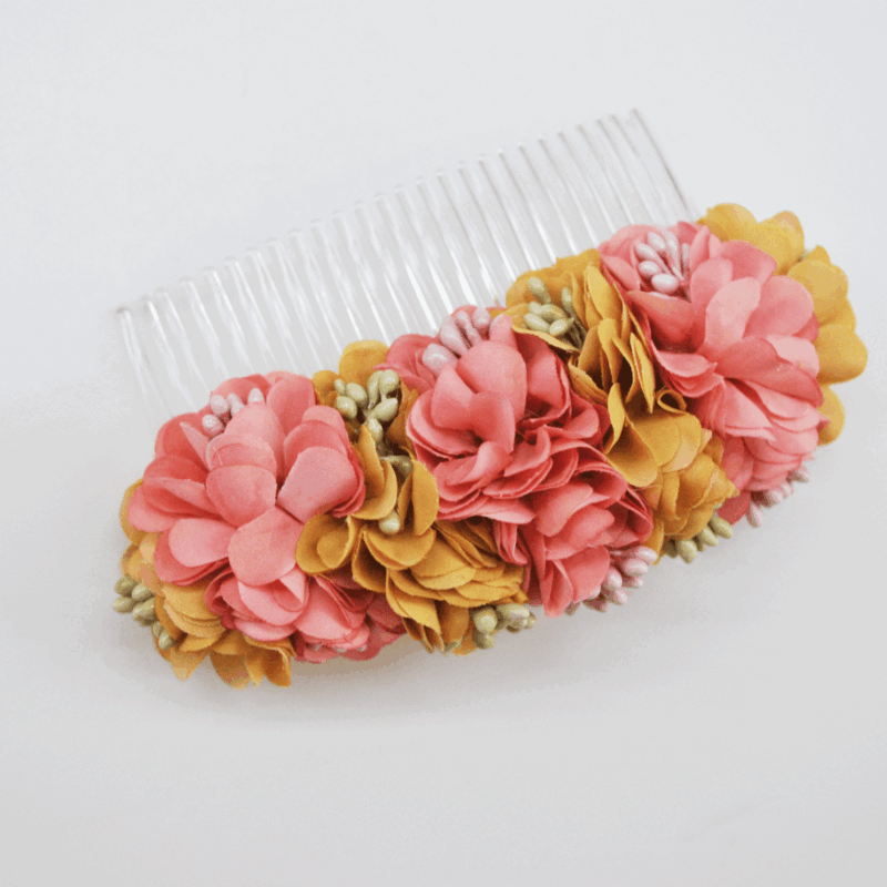 Peineta flores rosas y mostazas