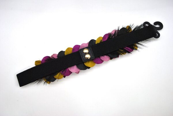 Fajin negro flores y plumas - Imagen 3