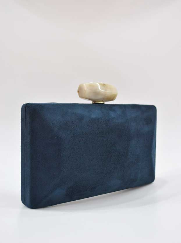 carolino Onza Observar Clutch azul marino cierrre mármol - El joyero de Miriam