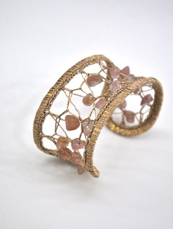 Brazalete oro rosa piedras rosas