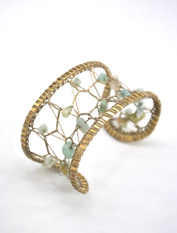 Brazalete dorado piedras aguamarina