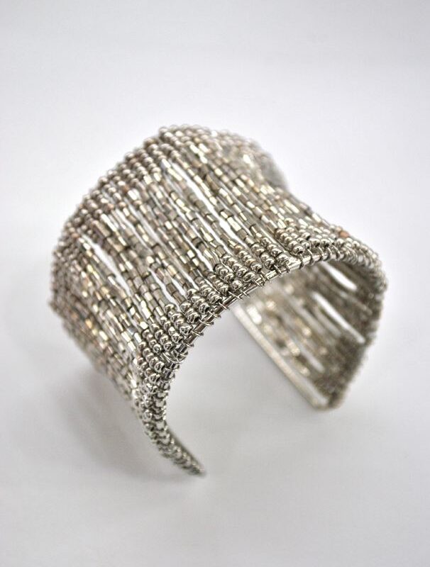 Pulsera brazalete plateado