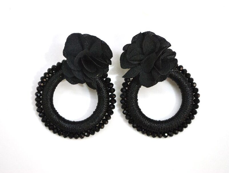 Pendientes aros negros flores