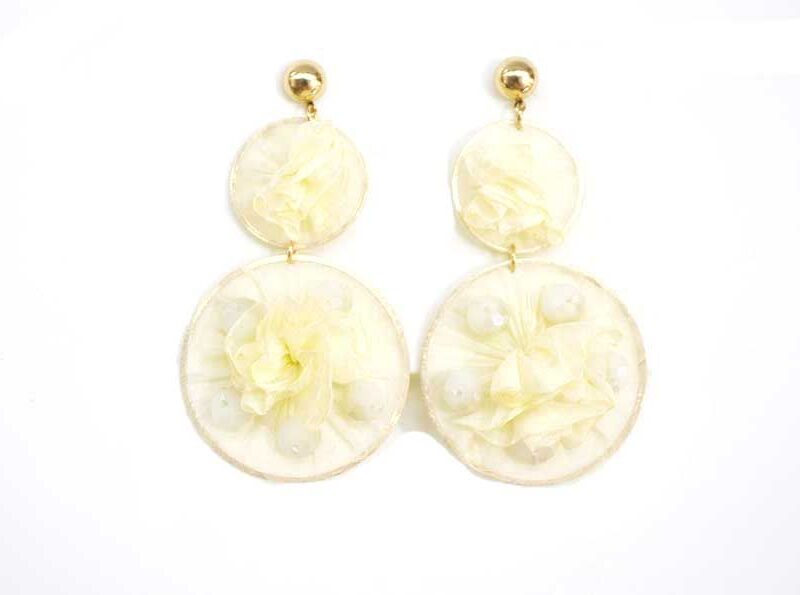 Pendientes blancos flores