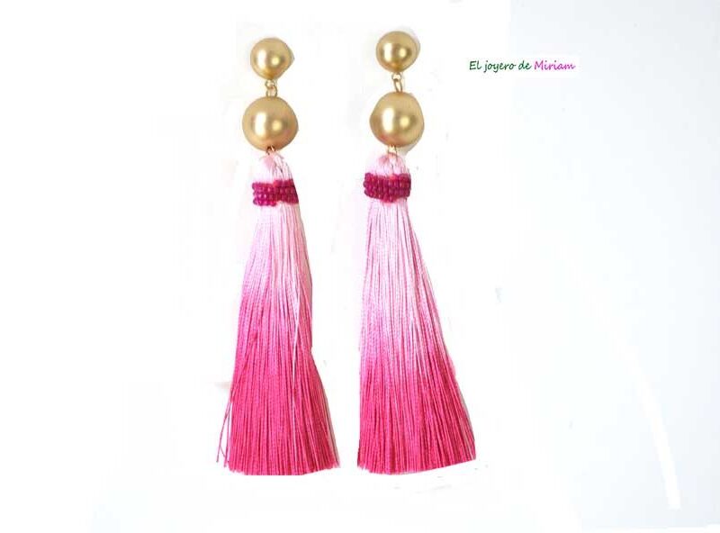 Pendientes fucsias flecos