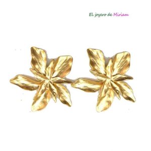 Pendientes dorados flores