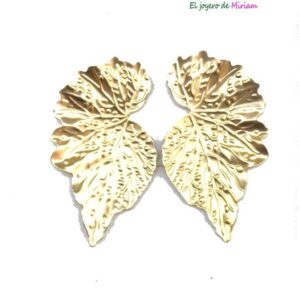 Pendientes dorados hojas mate