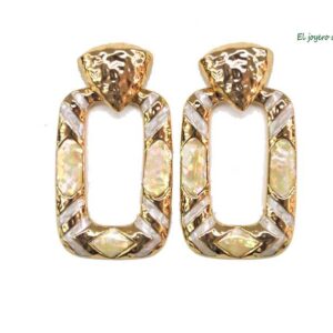 Pendientes dorados nacarados