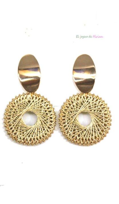 Pendientes dorados redondos