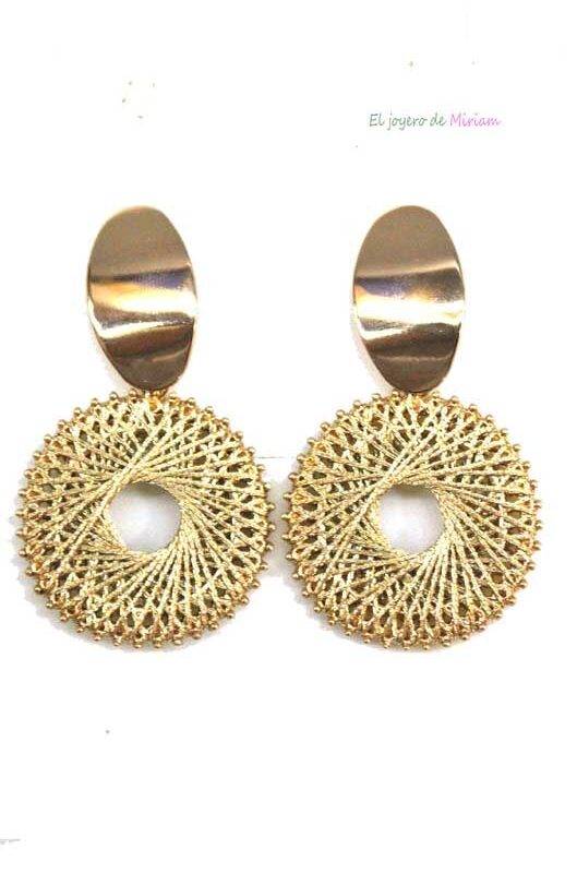 Pendientes dorados redondos