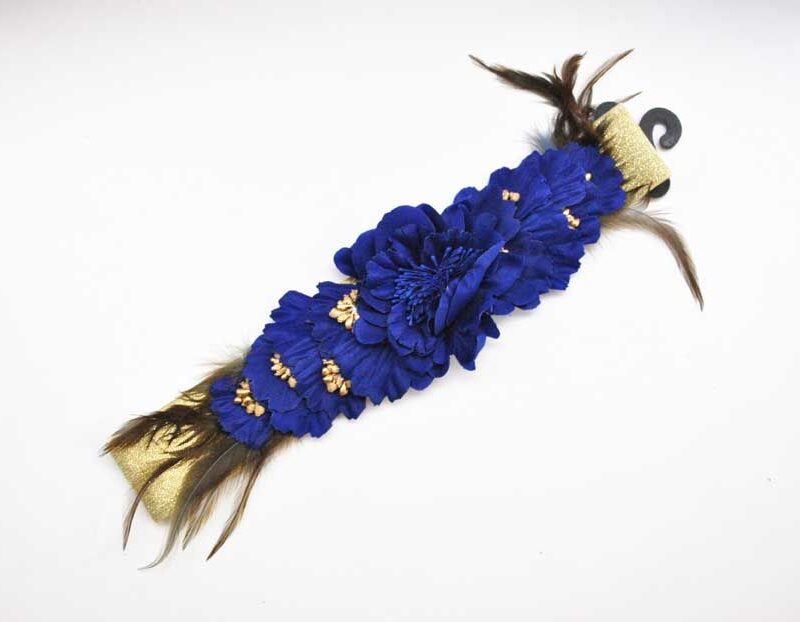 Cinturón dorado y azul klein