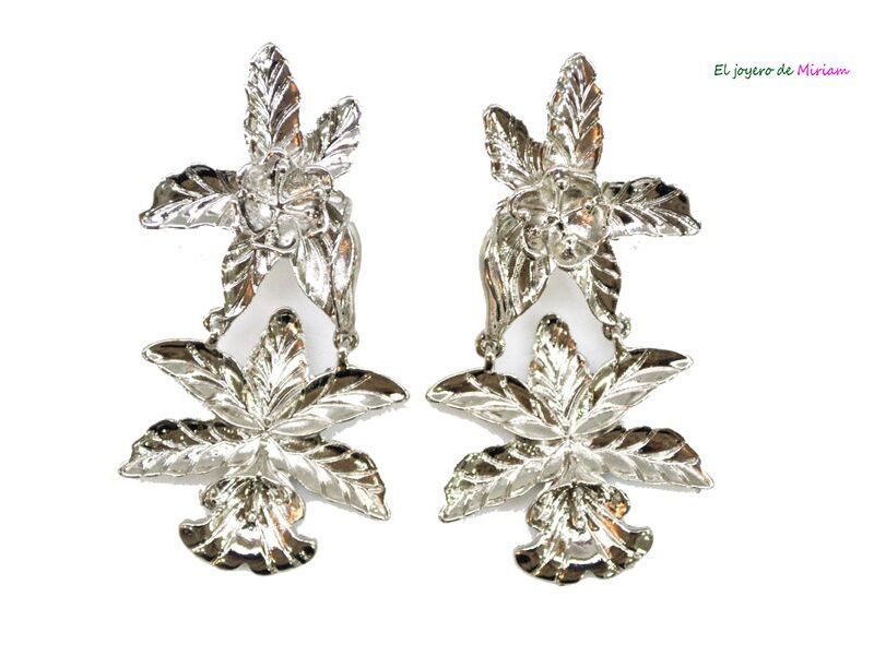 Pendientes plateados flores