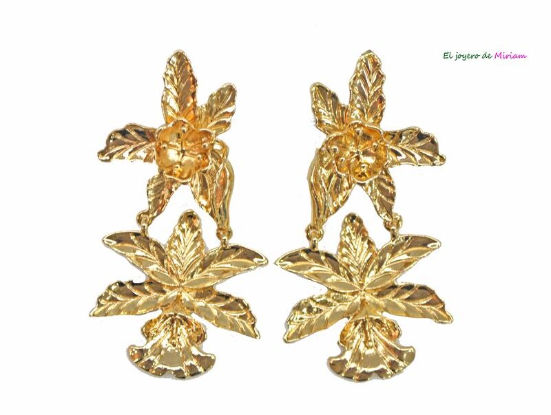 Pendientes dorados flores
