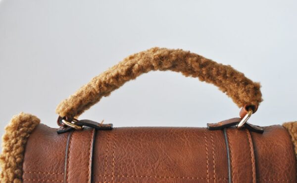 Bolso marrón borreguito - Imagen 2