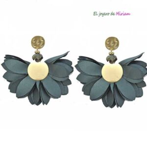 Pendientes azules grisáceos