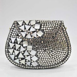 Clutch plateado con nácar