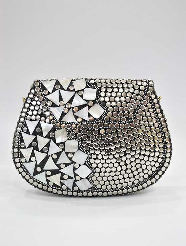 Clutch plateado con nácar