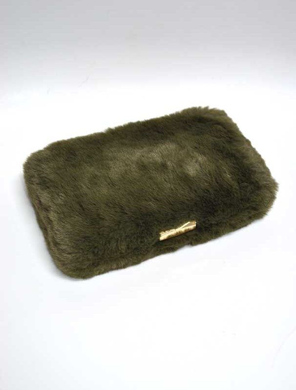 Bolso clutch pelo verde kaki