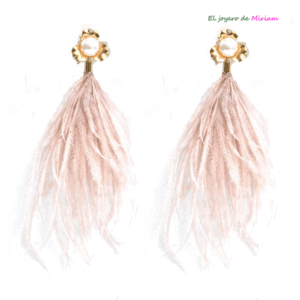 Pendientes plumas rosa nude