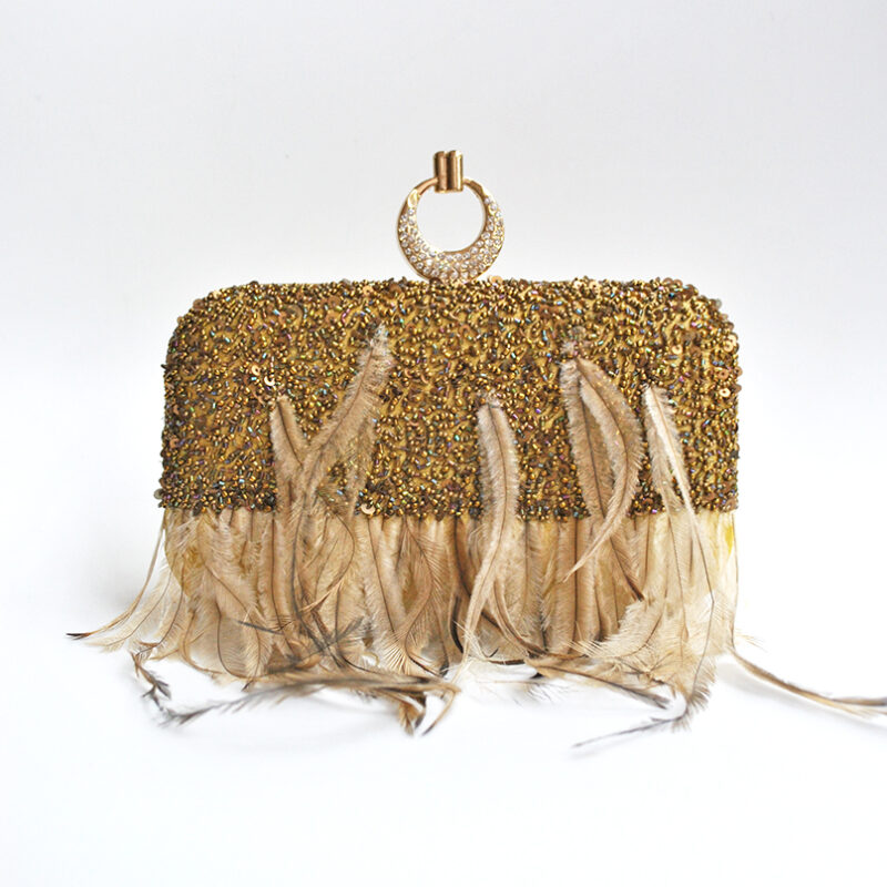 Clutch dorado plumas
