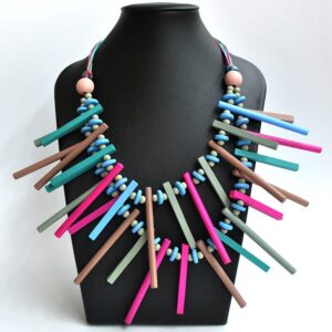 Collar multicolor madera