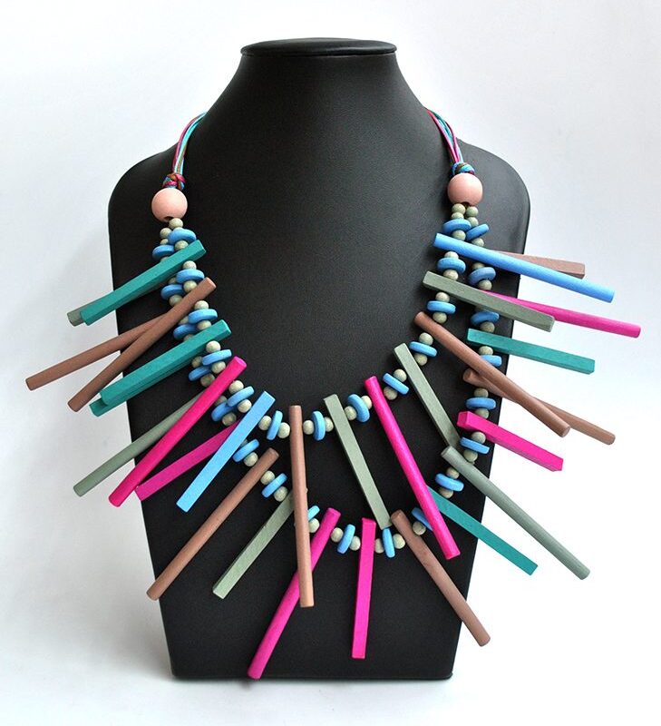 Collar multicolor madera