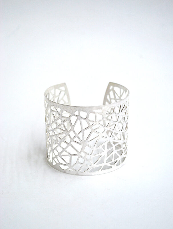 Brazalete plateado mate