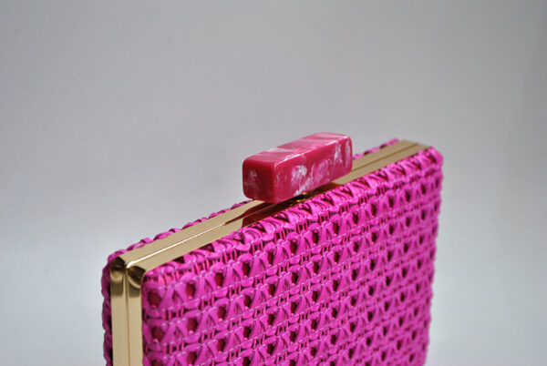 Bolso clutch rafia fucsia - Imagen 3