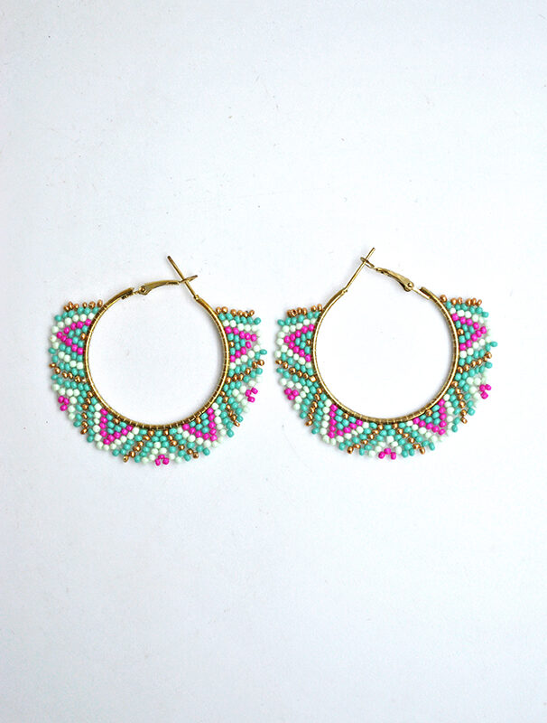 Pendientes fucsias y turquesas