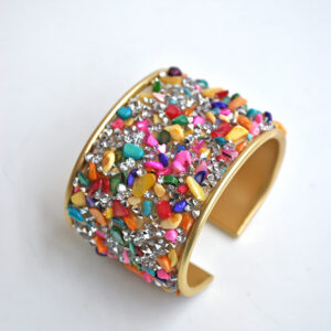 Brazalete pedrería multicolor